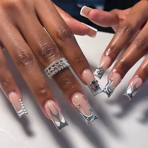 Grijze Vlam Press On Nails Lange Coffin Kunstnagels Met 3D Metalen Charms Strass Gothisch Punk Stijl Vrouwen