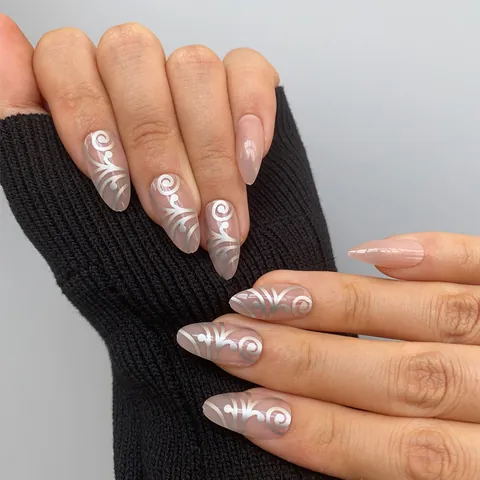 24 Pezzi Unghie Finte a Mandorla Base Nude Motivo a Vortice Argento Chic Lucide per Donna Quotidiano Festa Fai da Te Manicure