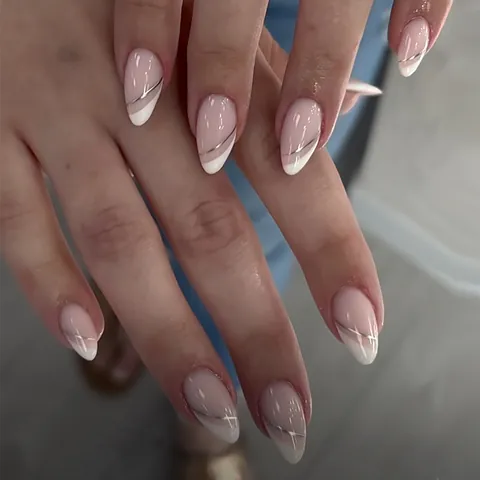 24 Pezzi Unghie Finte a Punta Francese Forma a Mandorla Rosa Nude Bianco Con Linee Argentate Lucide Copertura Totale Unghie Adesive Donna Manicure Fai Da Te