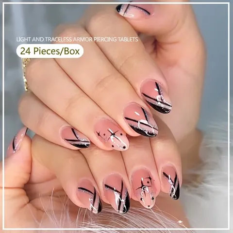 Unghie Finte a Mandorla Rosa Nudo Con Linee Geometriche Nere E Motivo a Stella Con Glitter Argento Per Donna