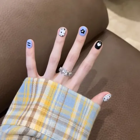 Kids Press On Nails Set 24Pcs Cute Cartoon Flower Heart Pattern Short Round Full Cover False Nails For Girls DIY Art Decoration