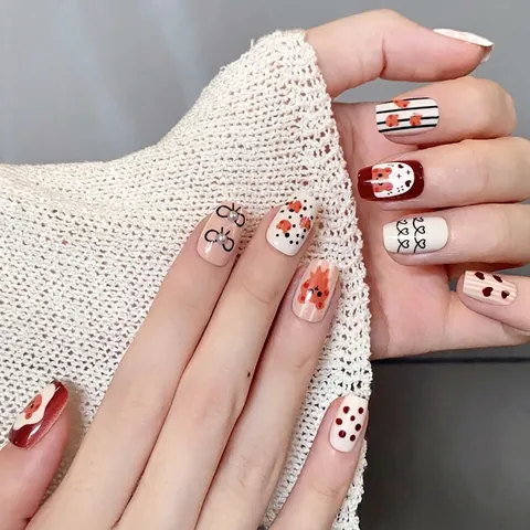 Unghie Finte da Donna Simpatico Orso Cartone Animato Corte Quadrate Fatte a Mano Decorate con Künstliche Perle Fiocco Cuore per Manicure