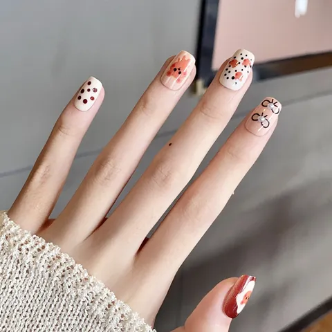 Unghie Finte da Donna Simpatico Orso Cartone Animato Corte Quadrate Fatte a Mano Decorate con Künstliche Perle Fiocco Cuore per Manicure