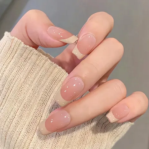 Französischer Stil Künstliche Nägel Nude Rosa Farbverlauf Quadratisch Lang Weißer Rand Harz Maniküre Dekoration Für Damen