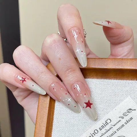 Stiletto Press On Nails Verlauf Rosa Weiß Rote Sterne Muster ABS Kunstharz Künstliche Nägel Damen Sweet Cool Stil Mode Maniküre