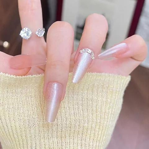 Nude Rosa Katzenaugen Nägel zum Aufdrücken Mittleres Sarg-Design Falsche Nägel Mit Strasssteinen Glänzender Luxus Künstliche Fingernägel Für Damen