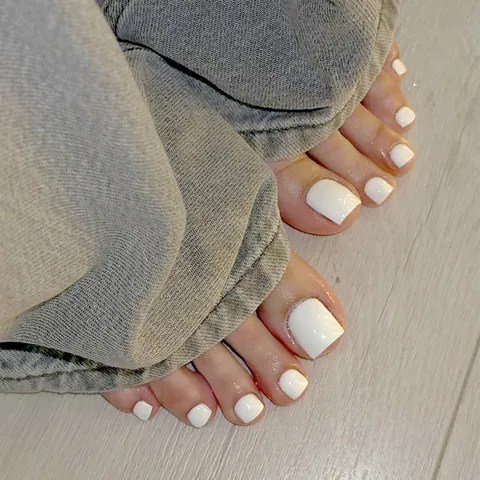 Stile Ins Tinta Unita Fresco Bianco Puro Lucido Unghie Finte Per Piedi Rimovibili Corte Quadrate Per Bellezza Piedi Donna