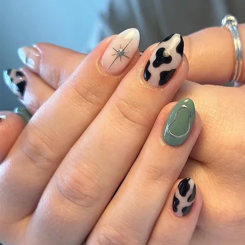 Unghie Finte Stampa Mucca Verde Morandi Con Linee Metalliche E Decorazioni In Strass Lunghe Rotonde Unghie A Pressione Kit Donna
