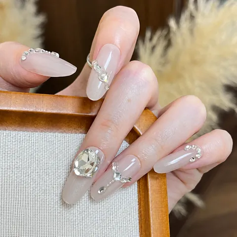 Handmade Press On Nails Nude Pink Cat Eye Effect Rhinestone Chain Bow Design Elegant Sweet Reusable Fake Nails For Women Daily Decor