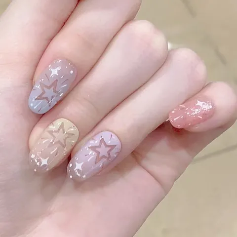 Unghie Finte Macaron Sfumate con Brillantini a Stella Corte Ovali Dolce Sognanti per Donna Manicure Cielo Stellato