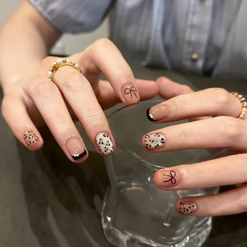 Uñas Postizas a Presión Con Estampado de Leopardo Diseño de Lazo Uñas Artificiales Borde Negro Francés Decoración Perlas Artificiales Para Mujer Kit de Manicura de Moda