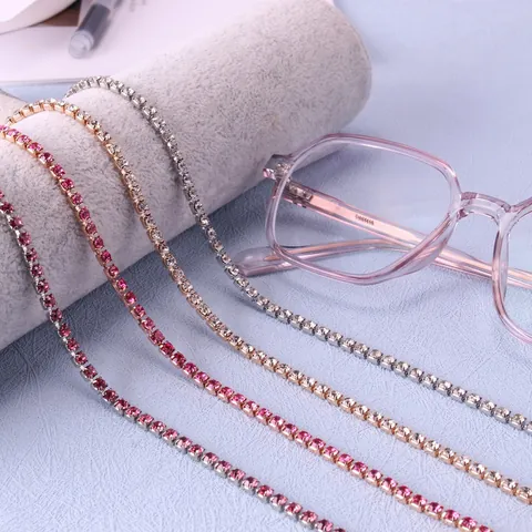 Shiny Rhinestone Glasses Chain For Women Alloy Crystal Mask Lanyard Anti-Lost Eyewear Strap With Adjustable Silicone Loops