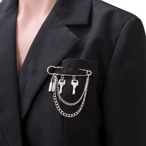 Punk Alloy Safety Pin Brooch Double Chain Lock Key Star Moon Heart Pendant Unisex Streetwear Jacket Jewelry Decoration