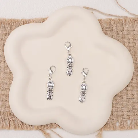 Adornos para Zapatos de Aleación Plata Retro Punk Calavera Cruz Cuchilla de Afeitar Tacón Alto Diente Colgantes Con Cierre de Langosta DIY