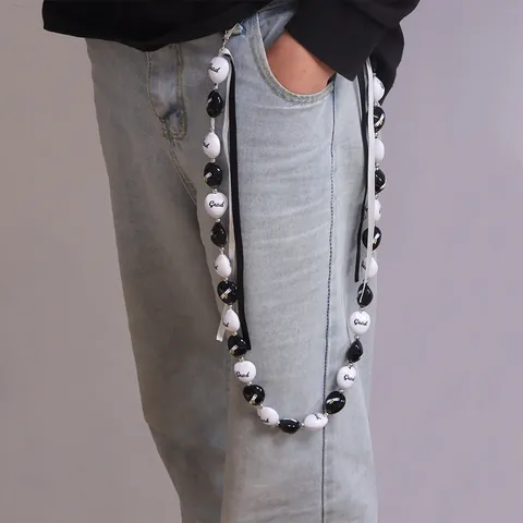 Cadena de Pantalones con Cuentas Blanco y Negro Graduación Con Cinta Satén Letras Grad Birrete Aleación Joyería