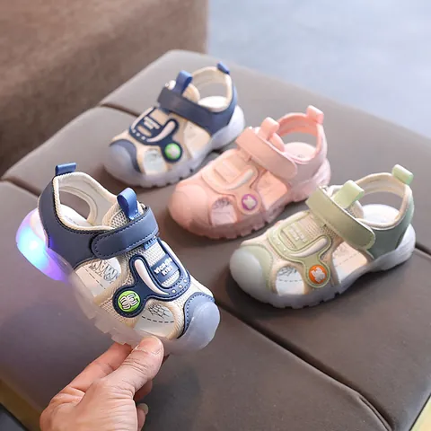 Kinder LED Leuchtende Sportsandalen Atmungsaktives Mesh Klettverschluss Zehenschutz Strandschuhe Für Jungen Mädchen