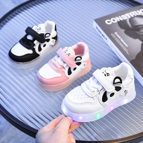 Scarpe LED Luminose per Bambini Simpatico Panda Cartone Animato Sneakers in Pelle PU Suola Morbida Antiscivolo Scarpe per Bambini