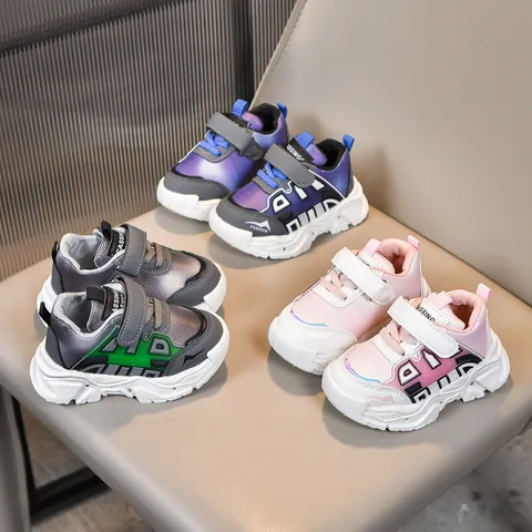 Chaussures Lumineuses LED Enfants Baskets en Maille Respirante Chaussures Marche Tout-petits Garçons Filles Décontracté Antidérapant Sportives