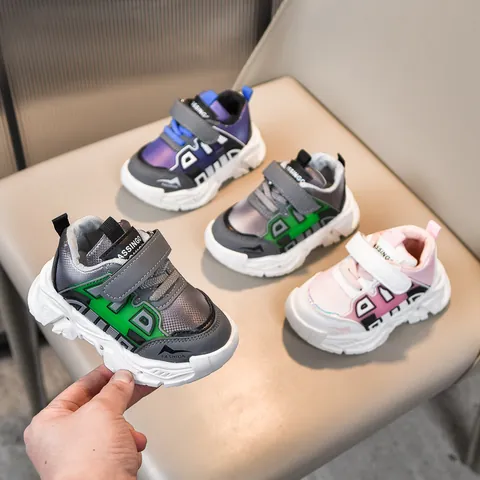 Chaussures Lumineuses LED Enfants Baskets en Maille Respirante Chaussures Marche Tout-petits Garçons Filles Décontracté Antidérapant Sportives