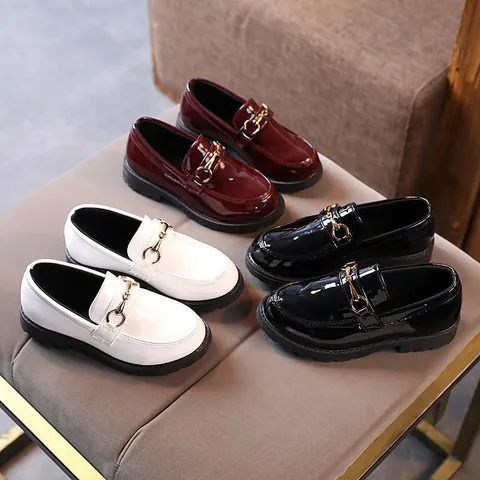 Mocassini in Pelle Verniciata PU Stile Britannico per Bambini Con Morsetto in Metallo Suola Spessa Scarpe Scuola Formali