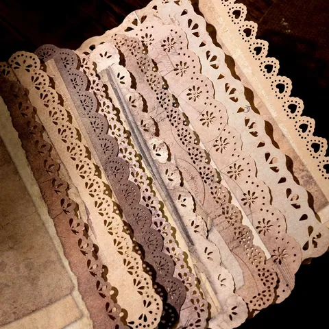 Papel de Material de Scrapbooking de Encaje Ahuecado Cortado con Láser Vintage para Junk Journaling Papel Ligero Decorativo con Temática Floral y Astrológica