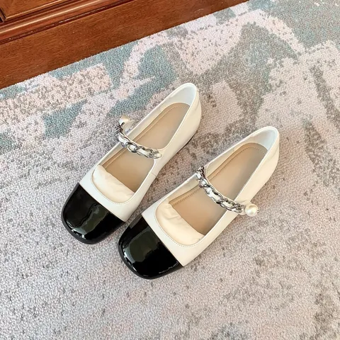 Women Mary Jane Flat Shoes Contrast Patent Leather Toe Cap Pearl Metal Chain Decor Microfiber Glitter Fashion Party Shoes