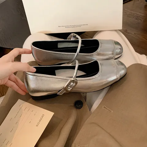 Chaussures Mary Jane Vintage Argent Métallisé pour Femmes Bout Carré Arrondi Bride à Boucle Réglable Semelle Souple Plat Talon Compensé Caché Décontracté