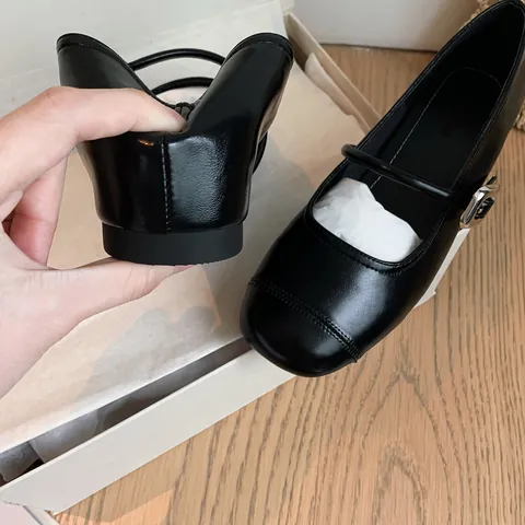 Chaussures Mary Jane Vintage Argent Métallisé pour Femmes Bout Carré Arrondi Bride à Boucle Réglable Semelle Souple Plat Talon Compensé Caché Décontracté