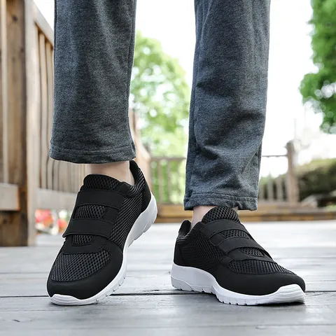Komfortable Mesh Walkingschuhe Für Senioren Damen Herren Atmungsaktiv Rutschfest Lässige Sport Sneaker Mit Klettverschluss Leichte Tägliche Outdoor Schuhe