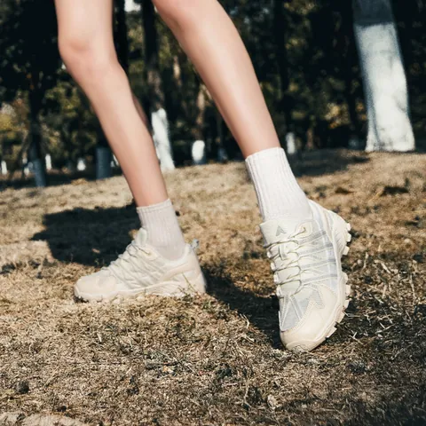 Chaussures de Randonnée Extérieures Respirantes Baskets de Trekking Antidérapantes en Maille Cuir Synthétique pour Hommes Femmes