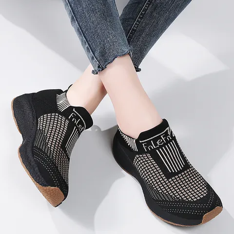 Women's Breathable Mesh Knit Sneakers Casual Slip-On Walking Shoes Thick Sole Lightweight Outdoor Sports Comfort Shoes