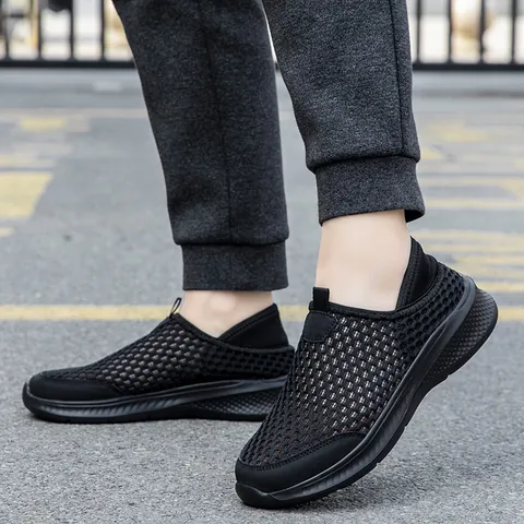 Lightweight Slip On Walking Shoes Breathable Mesh Casual Sneakers Anti Slip Comfortable Outdoor Footwear For Men Women