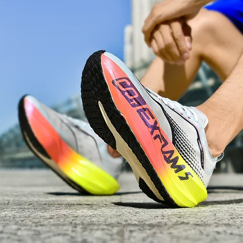 Professionele Hardloopschoenen Ademend Flyknit Dikke Zool Dempimg Gradiënt Kleur Lichtgewicht Sportieve Sneakers Training