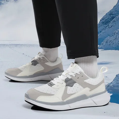 Men's Outdoor Casual Sports Shoes Winter Warm Fleece Lined Leather Thick Sole Non-slip Retro Sneakers For Men