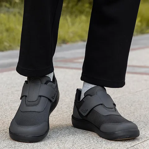 Comfortable Elderly Walking Shoes Breathable Mesh Hook-and-Loop Lightweight Soft Sole Casual Sports Shoes For Men Women