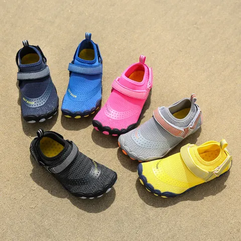 Chaussures d'Eau Respirantes pour Enfants Antidérapantes à Séchage Rapide Chaussettes Aquatiques pour Plage Natation Randonnée Baskets de Sport Décontractées