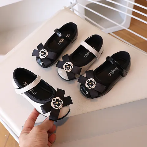 Girls Mary Jane Shoes Patent Leather Bow Princess Flat Shoes With Camellia Decor Elegant Party Wedding Dress Shoes For Kids