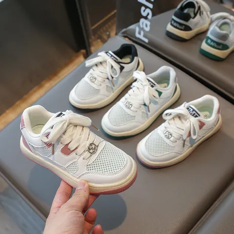 Kids Fashion Breathable Mesh Sneakers Boys Girls Casual Running Shoes Lightweight Non Slip Sport Shoes With Metal Ornament