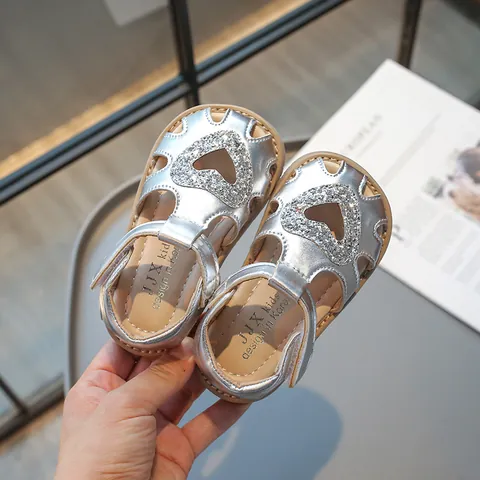 Sandales Argentées à Bout Fermé pour Filles avec Cœur à Paillettes Cuir Synthétique Chaussures de Plage Été pour Enfants