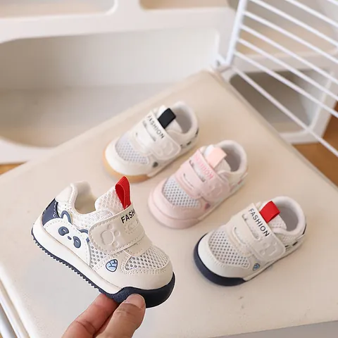 Sneaker in Mesh per Neonati Motivo Panda Cartone Animato Scarpe da Camminata Traspiranti Chiusura a Strappo Antiscivolo