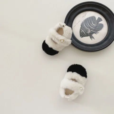 Baby Girls Faux Fur First Walkers Soft Sole Warm Winter Shoes Artificial Pearl Decor Black White Contrast Toddler Mary Jane Shoes