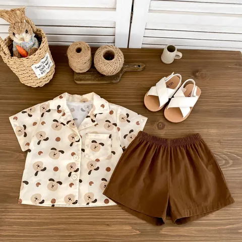 Completo 2 Pezzi in Cotone per Bambini Estivi Camicia a Maniche Corte con Stampa di Cani Carini e Pantaloncini Marroni