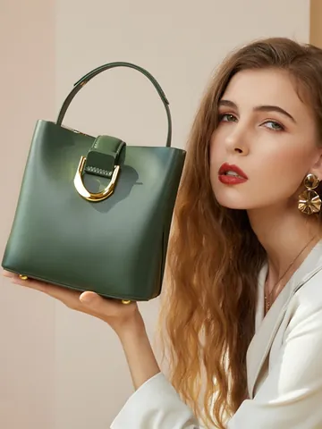 Borsa a Secchiello in Vera Pelle di Vacchetta per Donna Retro Grande Capacità Borsa a Mano a Tracolla con Fibbia in Metallo Dorato