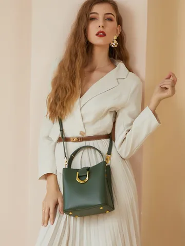 Borsa a Secchiello in Vera Pelle di Vacchetta per Donna Retro Grande Capacità Borsa a Mano a Tracolla con Fibbia in Metallo Dorato