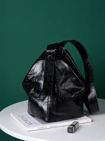 Women's Genuine Leather Pleated Bucket Bag Retro First Layer Cowhide Large Capacity Shoulder Crossbody Bag With Wide Strap Urban Casual Daily Handbag