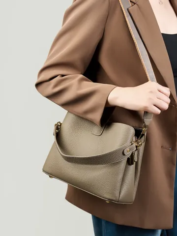 Borsa a Secchiello in Pelle di Vacchetta di Primo Strato Grande Capacità Borsa a Mano Tracolla Larga Donna