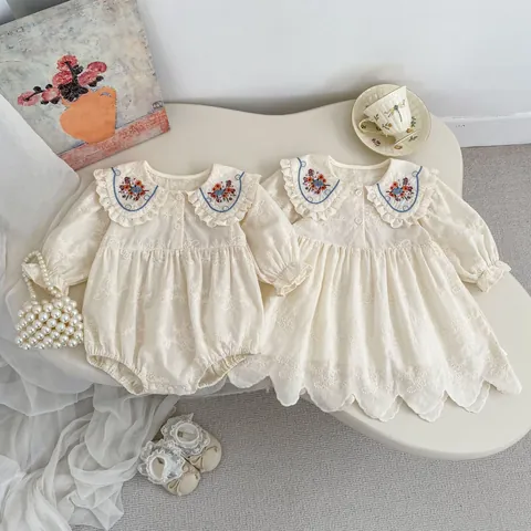 Pelele Vestido de Bebé Niña con Bordado Floral Cuello Peter Pan Manga Larga Algodón Blanco Roto Estilo Pastoral Ropa Infantil