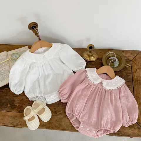 Pagliaccetto da Neonata Con Colletto Peter Pan 100% Cotone Manica Lunga In Mussola Bianco Rosa Tinta Unita Ricamo Body