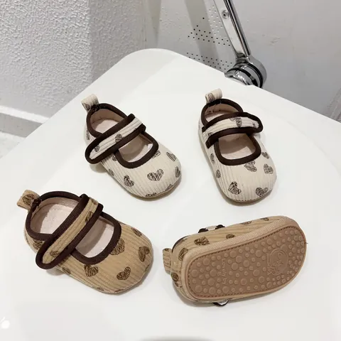 Baby First Walker Shoes Soft Sole Corduroy Heart Pattern Non-Slip Hook And Loop Toddler Infant Girl Prewalker Shoes