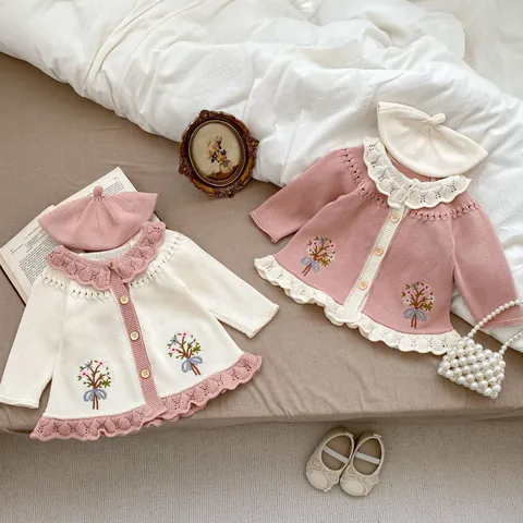 Baby Meisjes Retro Katoenen Gebreid Vest Met Bloemenborduurwerk Ruffle Revers Lange Mouw Lente Herfst Bovenkleding